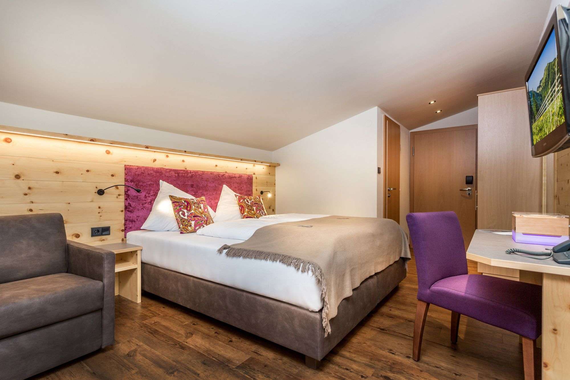 Healthy sleep in the double room with pinewood