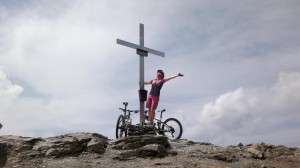 Asitz Gipfelkreutz Die Auffahrt zum Asitz unternimmt man entweder von Leogang oder vom Bikecircus Saalbach Hinterglemm