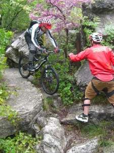 Fahrtechniktraining im Bikecircus Saalbach Hinterglemm Bei einem Fahrtechniktraining in Saalbach Hinterglemm lernt ihr die perfekte Technik für schwierige Trailpassagen