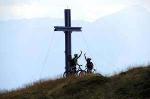 Gipfelsieg hoch über Saalbach Hinterglemm