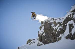 Sprung über Felsen im Freeridepark Saalbach Hinterglemm © saalbach.com